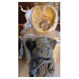 (3) figurines
