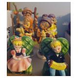 (7) Figurines