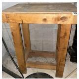 Wood workbench (25.5'x18'x34')