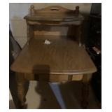 Wooden end table (28'x21'x 15')