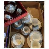 Tea set, cups and saucers