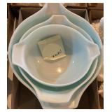 (3) Pyrex nesting bowls