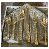 Flatware set