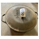 Lodge cast iron Dutch oven