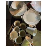 Signature living dish set