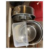 Kitchen bowls, cake pans, containers
