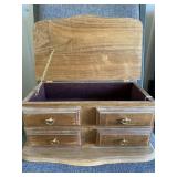 Jewelry box