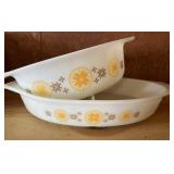 (2) Pyrex dishes