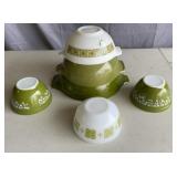 Vintage Pyrex bowls