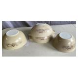 Vintage Pyrex bowls