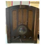 Vintage RCA tube radio