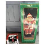 Animated Santa and musical Christmas mouse