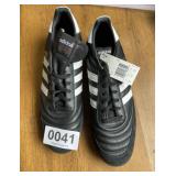 Adidas soccer cleats (SZ 11)