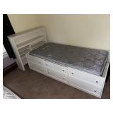 Twin sized bed w/Drawers