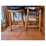 (2) stools