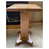 Pedestal stand (24" tall)