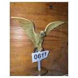 Metal eagle for flag pole top