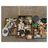 Salt and peppers, other collectibles