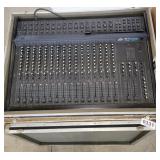 Peavey MD III 16x2 mixing console in case
