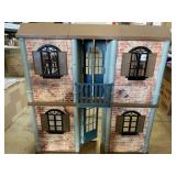 Dollhouse with accessories