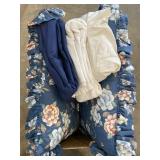 Pillows, linens