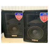 (2) Yamaha PA speakers (400w)