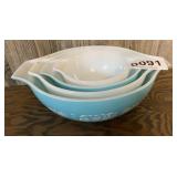 (4) Nesting Pyrex bowls