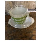(3) Pyrex dishes with lids