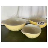 (3) Pyrex bowls