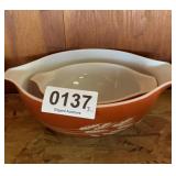 (2) Pyrex dishes