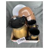 West Bend serving set , plastic dishes