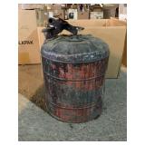 Metal gas can