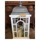 Lantern with electric candles