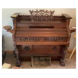 Antique Estry pump organ, ornate & working