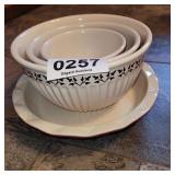 Nesting mixing bowls and pie plate
