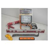 Work Light w/ Extra Bulbs & Levels