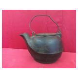 Gate Marked Hanging Kettle w/ Step Bottom for