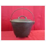 No 7 Rd Bottom Footed Kettle - Cast Iron Bean Pot