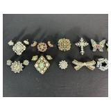Group Lot of Broches