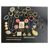 Lg Lot of Jewelry Fashion Jewelry: Bracelets