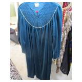 5 pc - Ladies Robes, Nite Gowns - Sm & Med