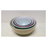 Graduated set Pyrex mixing bowls