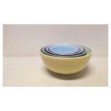 Graduated set of 4 Pyrex mixing bowls
