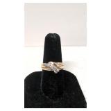 Ladies 14 kt yellow gold and diamonds ring