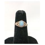 10 K yellow gold and opal ring