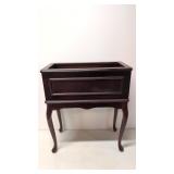Mahogany planter with Queen Anne legs