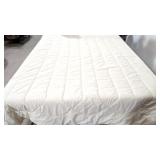 Beige Comforter / bedspread