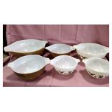 Vintage Pyrex bowls