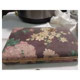 Small jewelry box and jewelry