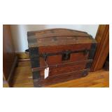 Wooden humpback trunk